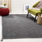 Safavieh Montauk 4'-0" x 6'-0" Rug in Grey / Black