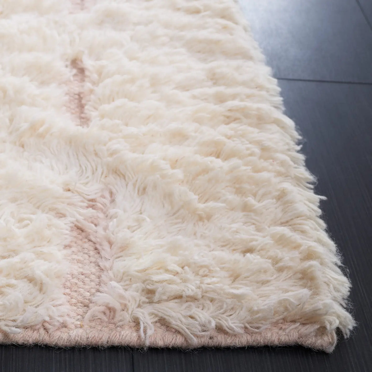 Safavieh Casablanca 4'-0" x 6'-0" Rug in Pink / Ivory