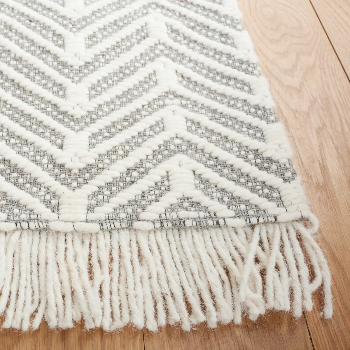 Safavieh Natura 4'-0" x 6'-0" Rug in Ivory / Grey