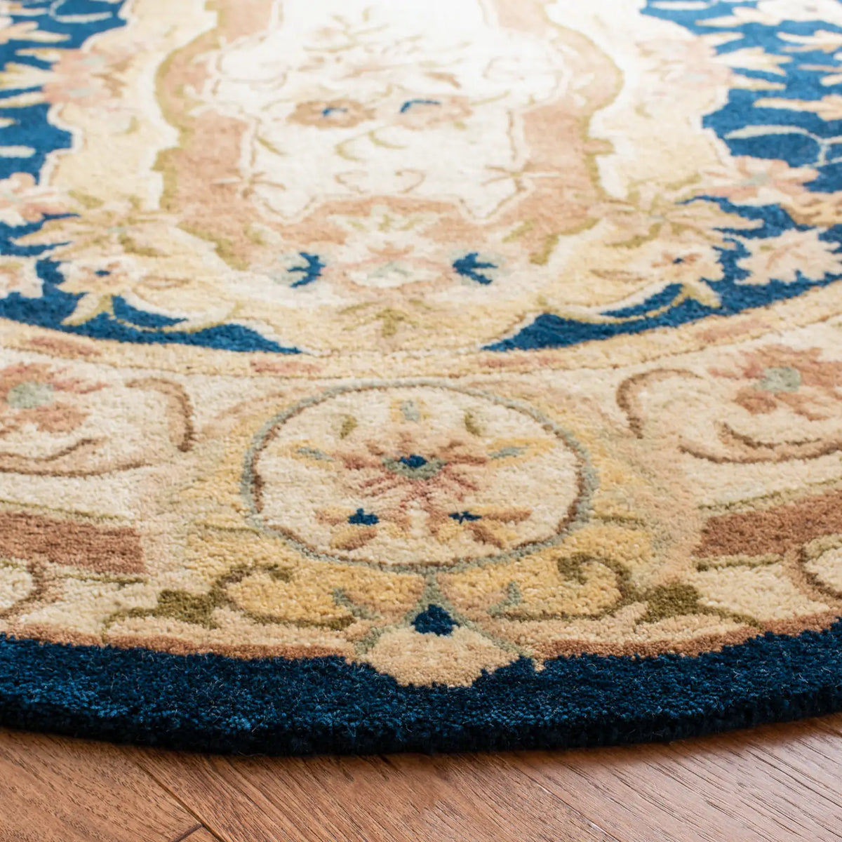 Safavieh Empire 6'-0" x 6'-0" Rug in Navy / Beige
