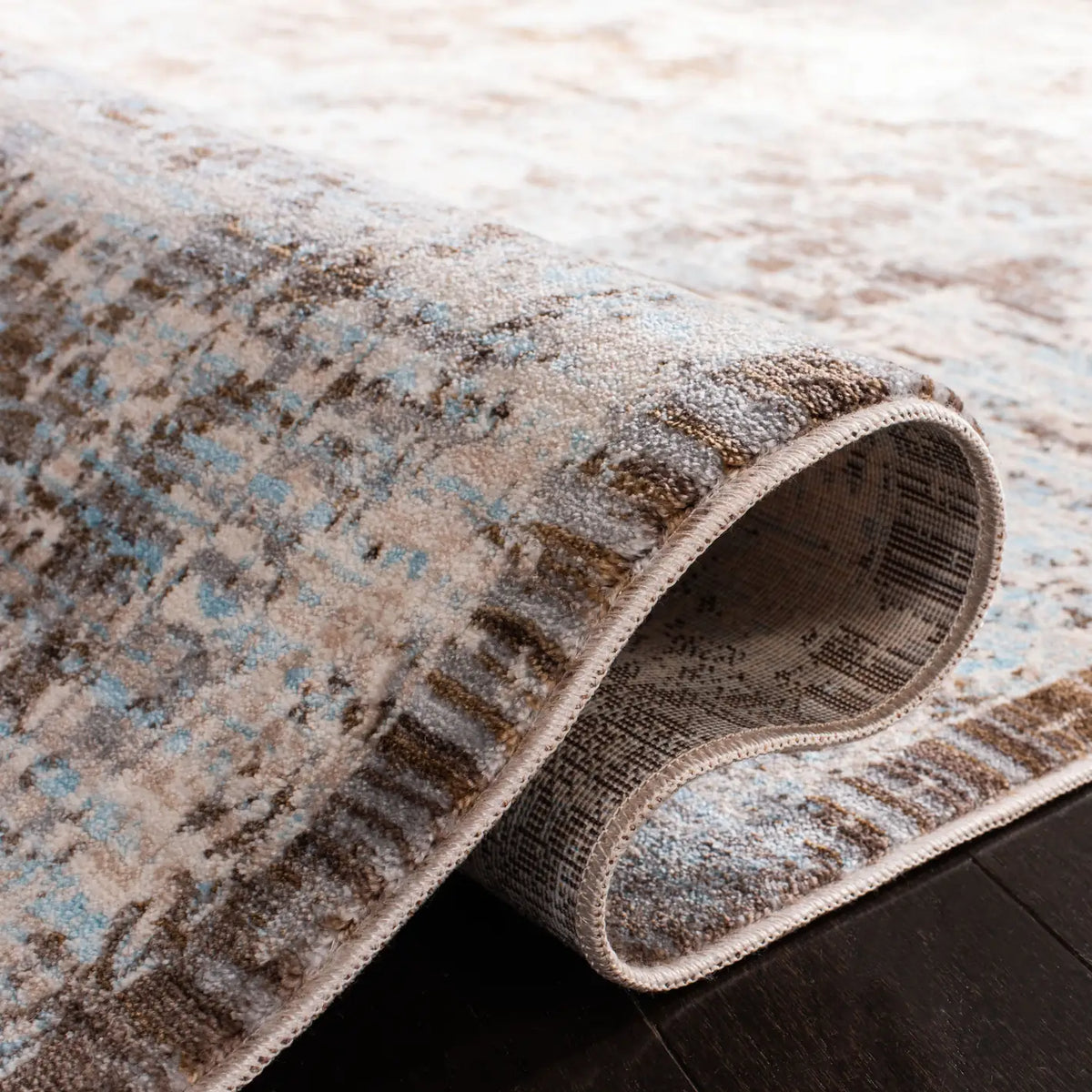 Safavieh Vintage Persian 4'-0" x 6'-0" Rug in Brown / Light Blue