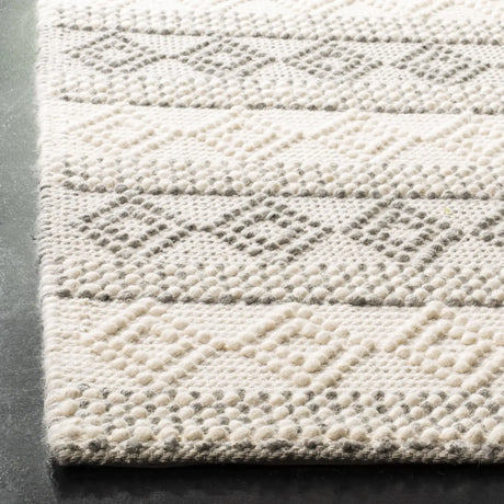 Safavieh Natura 5'-0" x 8'-0" Rug in Grey / Ivory