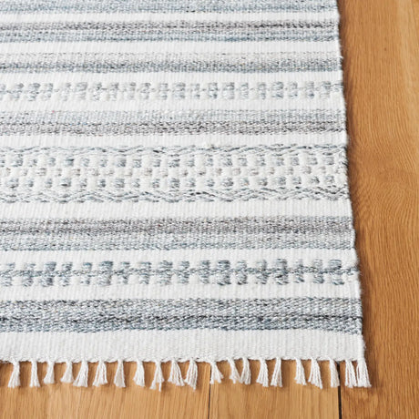 Safavieh Kilim 4'-0" x 6'-0" Rug in Ivory / Grey