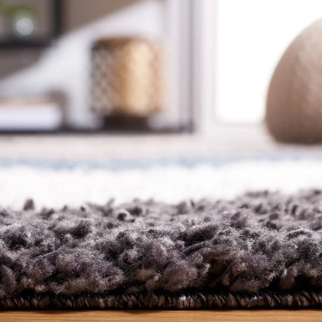 Safavieh Calico Shag 4'-0" x 6'-0" Rug in Black / Taupe