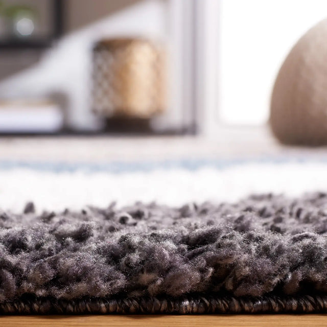 Safavieh Calico Shag 4'-0" x 6'-0" Rug in Black / Taupe