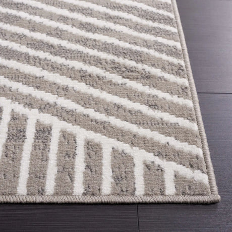 Safavieh Pyramid 4'-5" x 6'-5" Rug in Grey / Ivory
