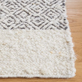 Safavieh Natura 4'-0" x 6'-0" Rug in Ivory / Black