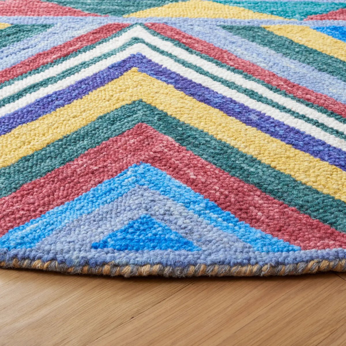 Safavieh Metro 6'-0" x 6'-0" Rug in Red / Blue