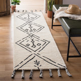 Safavieh Casablanca 2'-3" x 8'-0" Rug in Ivory / Black