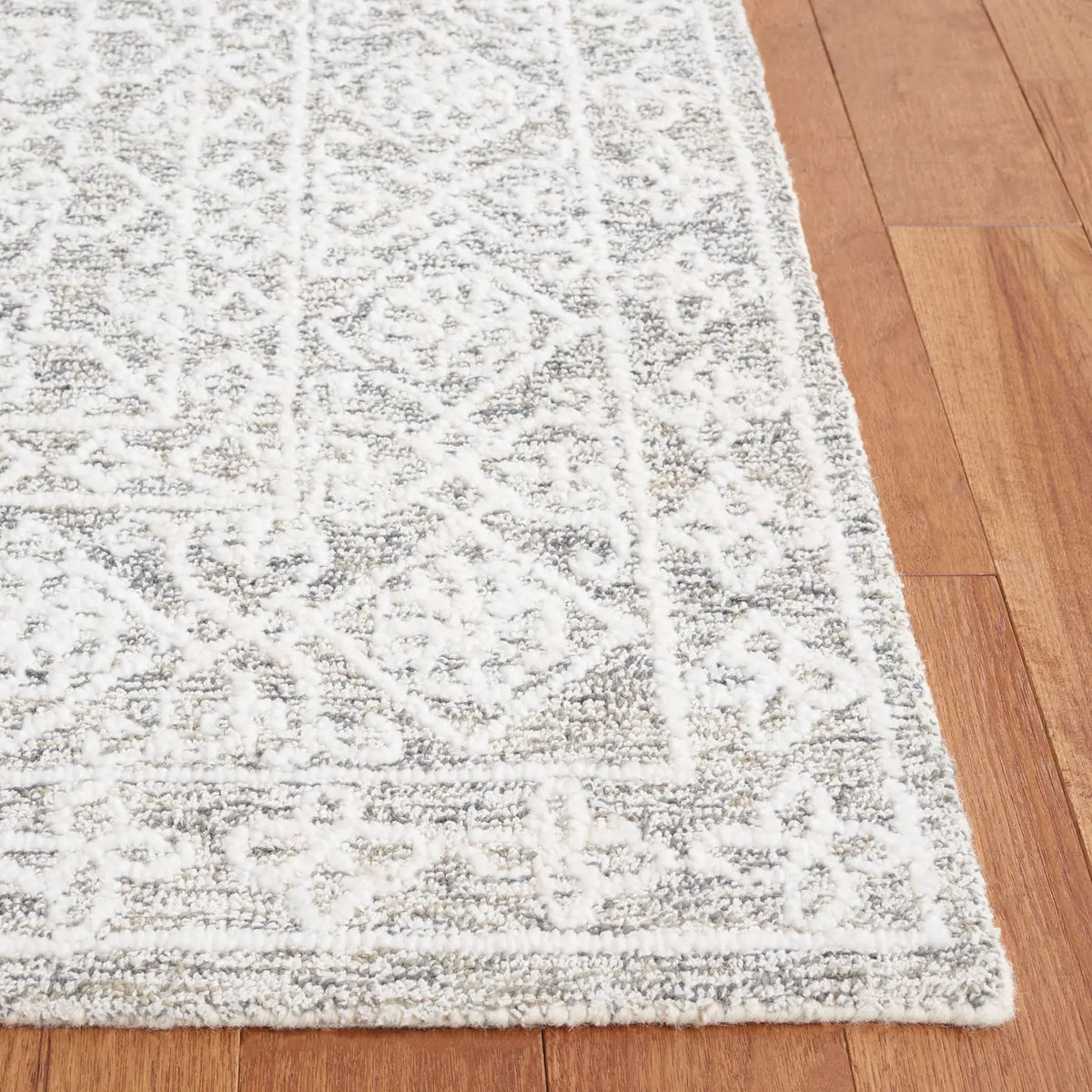 Safavieh Ebony 4'-0" x 6'-0" Rug in Ivory / Grey
