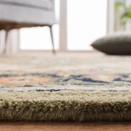 Safavieh Heritage 4'-0" x 6'-0" Rug in Green / Light Brown