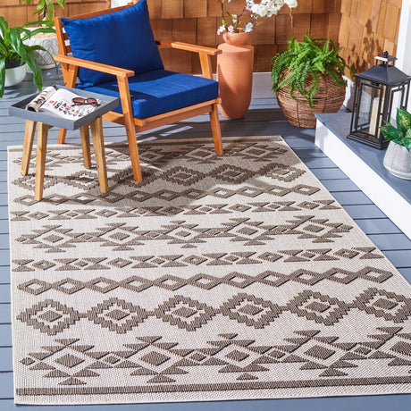Safavieh Global 4'-0" x 6'-0" Rug in Beige / Dark Beig