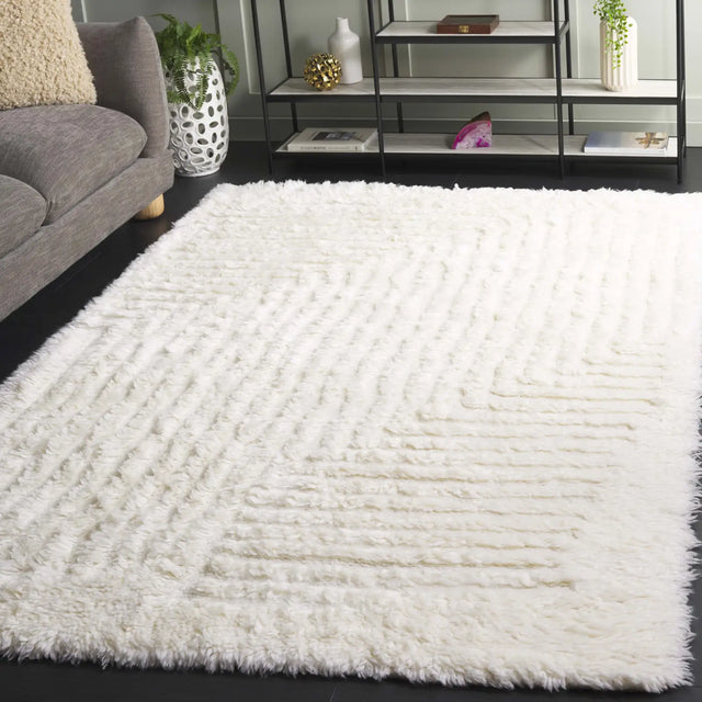 Safavieh Casablanca 4'-0" x 6'-0" Rug in Ivory