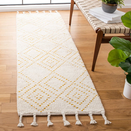 Safavieh Casablanca 2'-3" x 8'-0" Rug in Ivory / Gold
