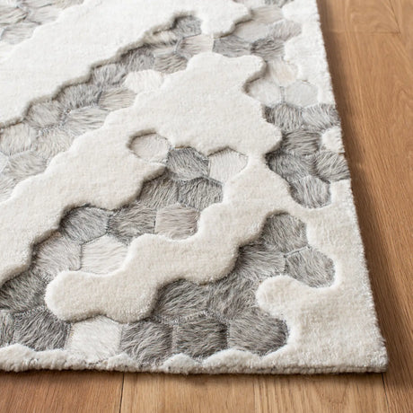 Safavieh Manhattan 5'-0" x 8'-0" Rug in Ivory
