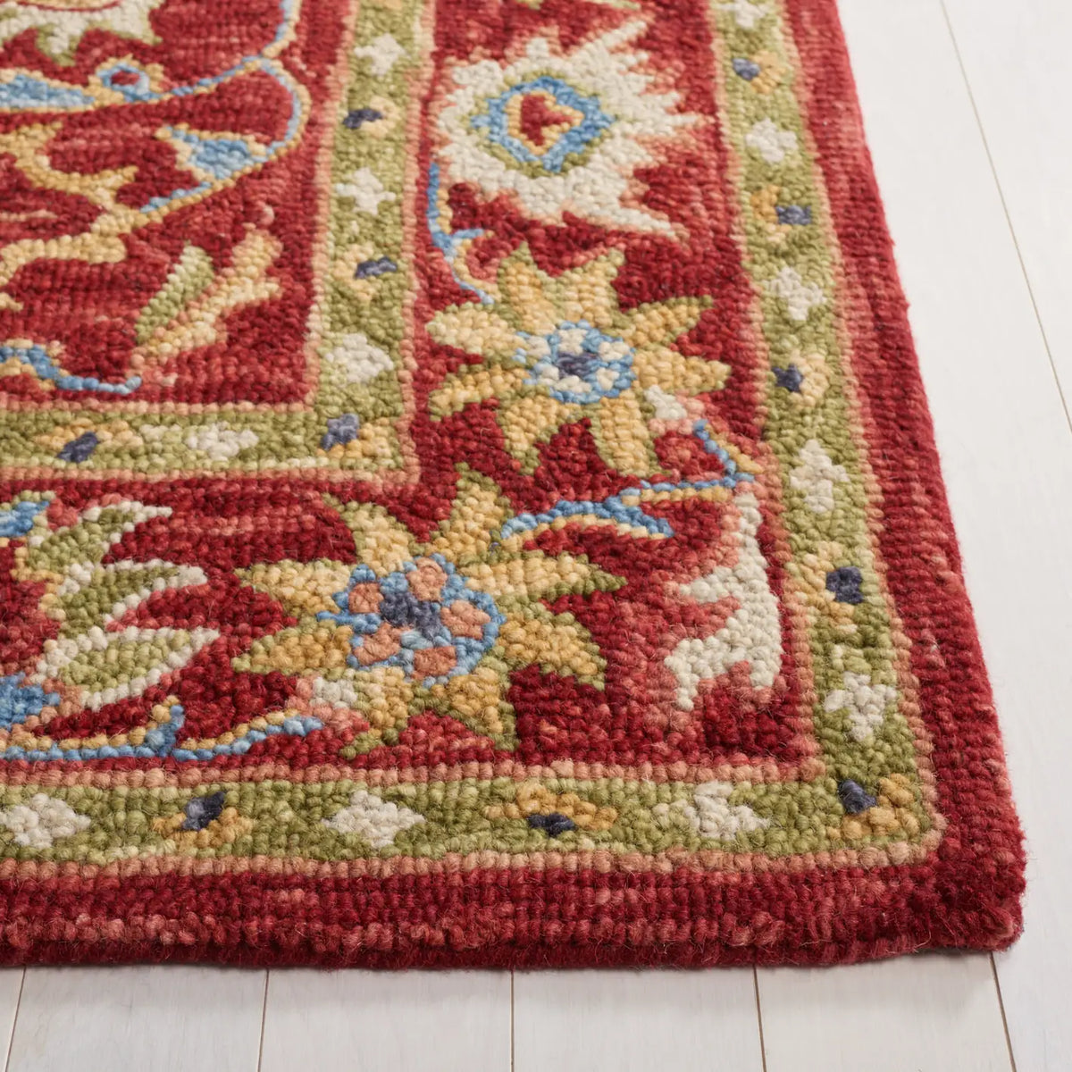 Safavieh Blossom 4'-0" x 6'-0" Rug in Red / Green