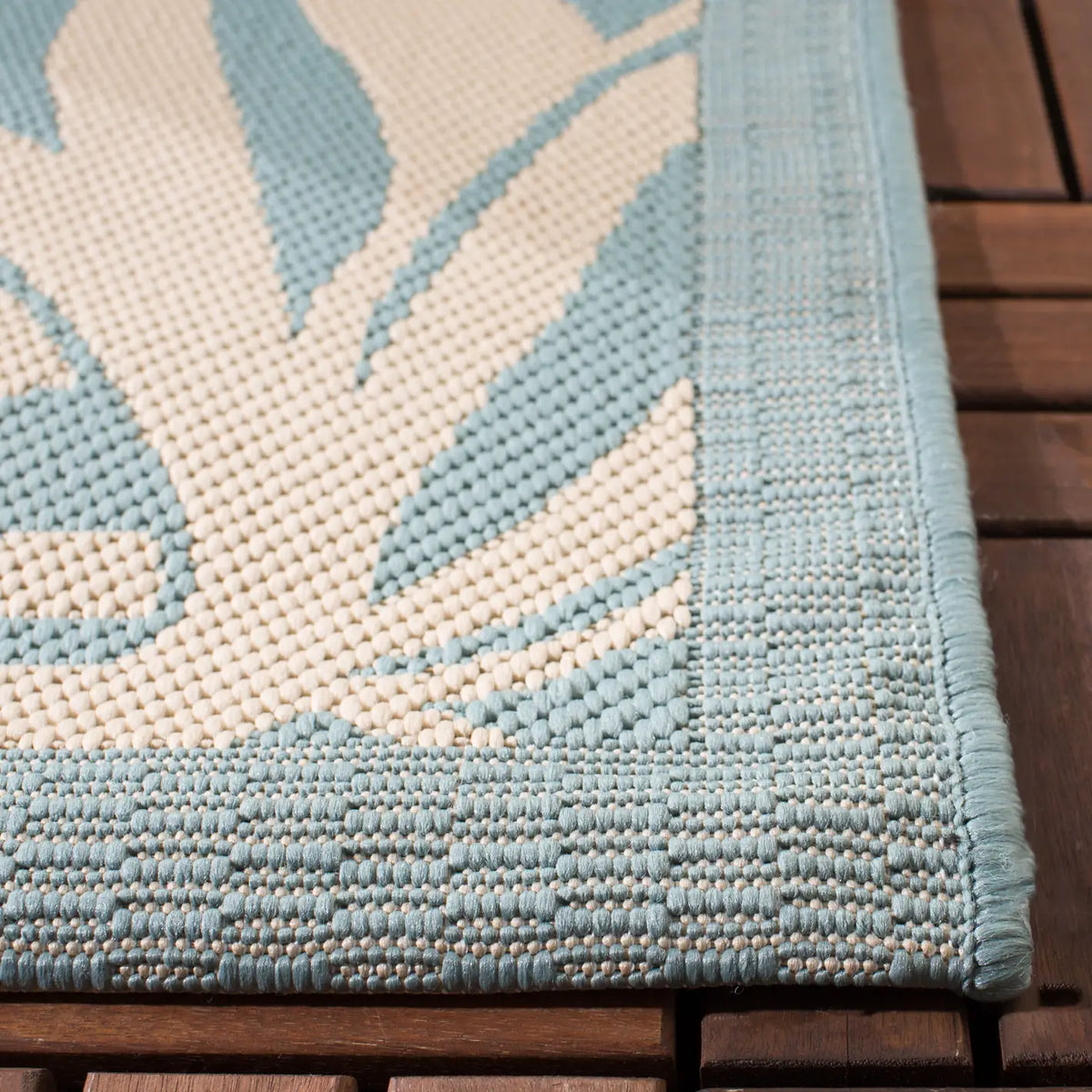 Safavieh Courtyard 4'-0" x 5'-7" Rug in Aqua / Cream