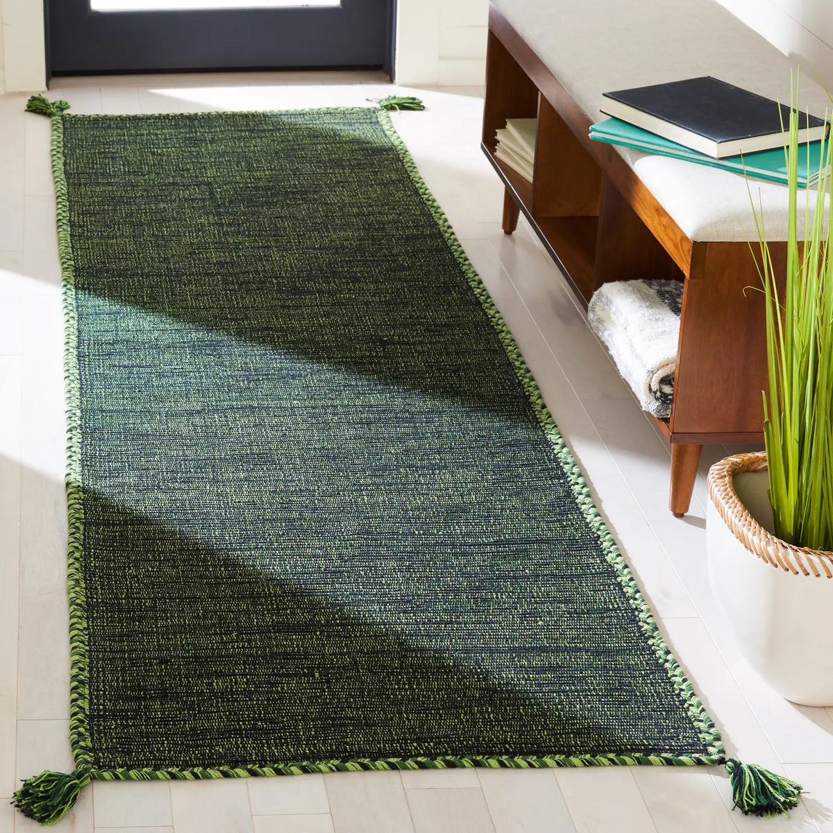 Safavieh Montauk 2'-3" x 8'-0" Rug in Green / Black
