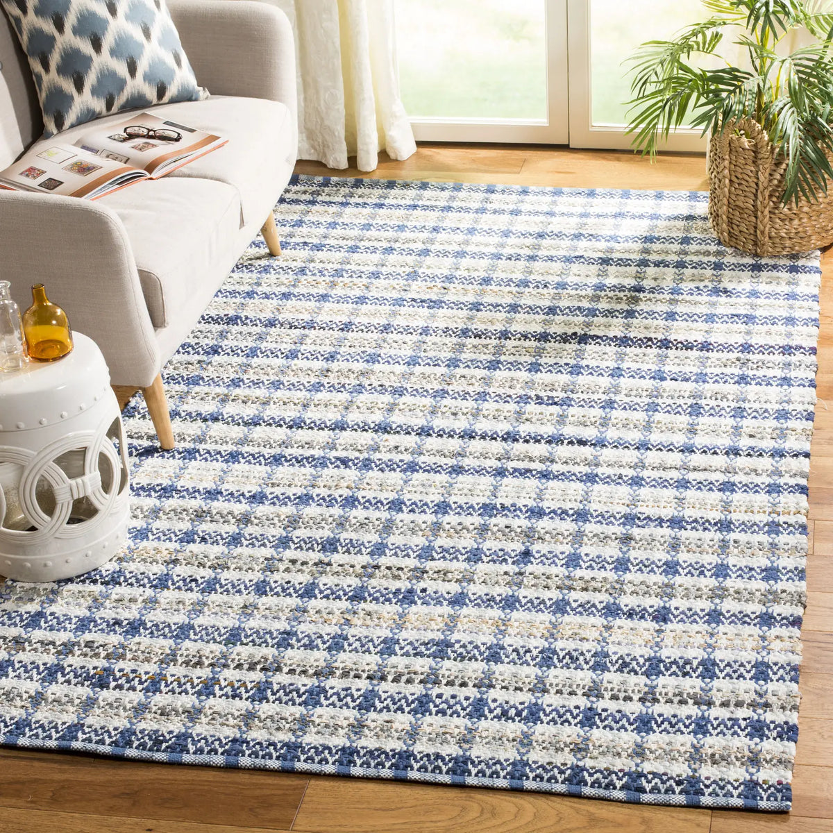 Safavieh Montauk 5'-0" x 8'-0" Rug in Blue / Multi