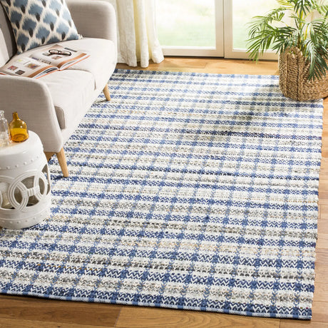 Safavieh Montauk 5'-0" x 8'-0" Rug in Blue / Multi