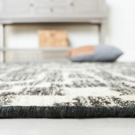 Safavieh Natural Fiber 4'-0" x 6'-0" Rug in Black / Ivory