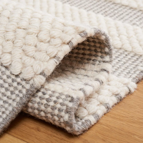 Safavieh Natura 4'-0" x 6'-0" Rug in Ivory / Grey