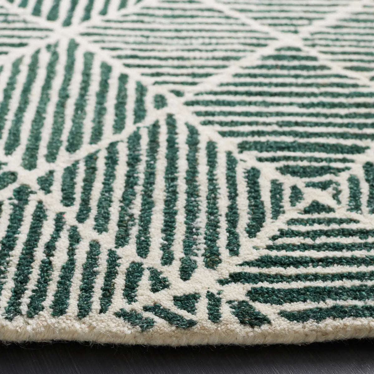 Safavieh Abstract 6'-0" x 6'-0" Rug in Dark Green / Ivory