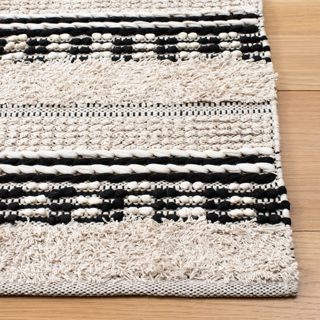 Safavieh Natura 4'-0" x 6'-0" Rug in Beige / Black