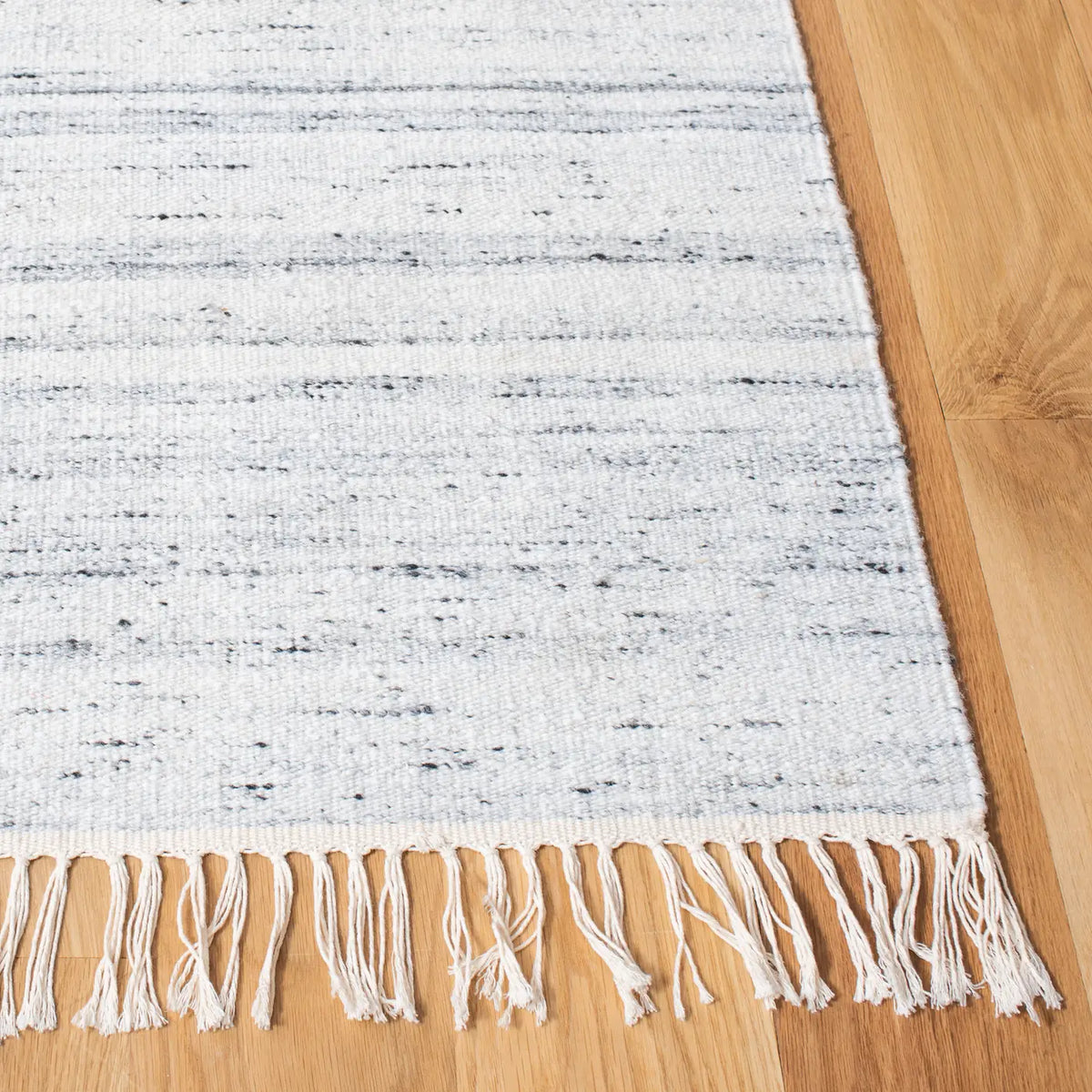 Safavieh Kilim 5'-0" x 8'-0" Rug in Ivory / Grey
