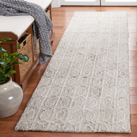 Safavieh Ebony 2'-3" x 9'-0" Rug in Beige / Ivory