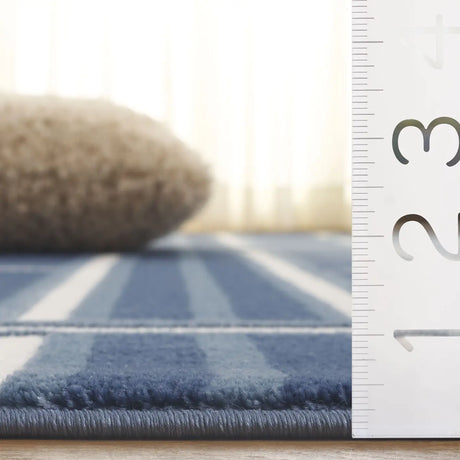 Safavieh Groove 4'-0" x 6'-0" Rug in Blue / Ivory