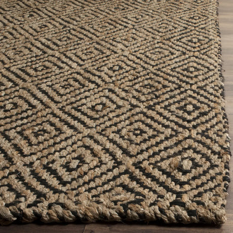 Safavieh Natural Fiber 4'-0" x 6'-0" Rug in Natural / Black