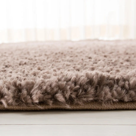 Safavieh August Shag 900 5'-3" x 5'-3" Rug in Taupe