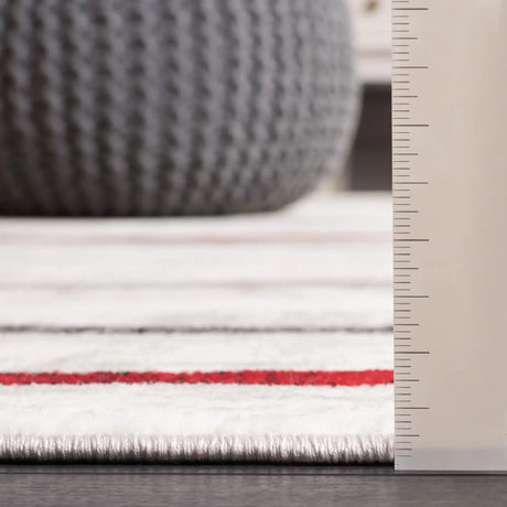 Safavieh Skyler 4'-0" x 6'-0" Rug in Ivory Grey / Red