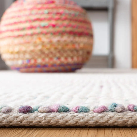 Safavieh Vermont 4'-0" x 6'-0" Rug in Ivory / Purple