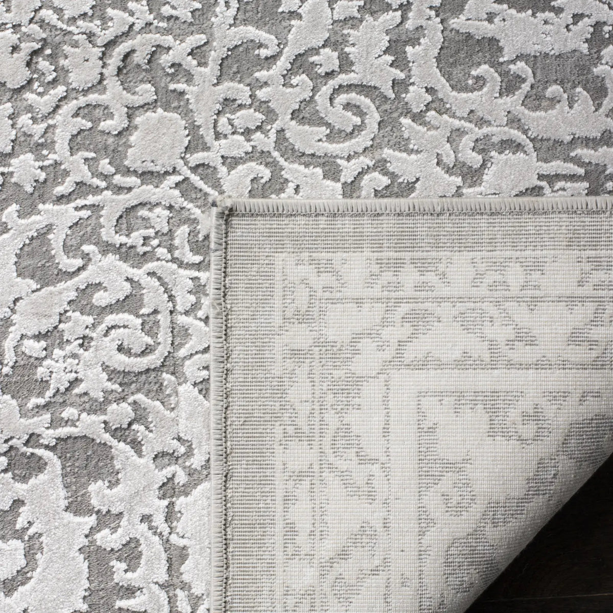 Safavieh Princeton 4'-0" x 6'-0" Rug in Grey / Beige
