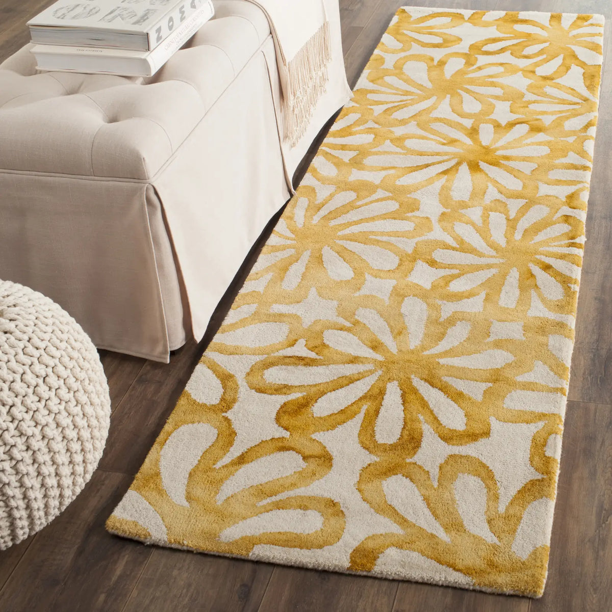 Safavieh Dip Dye 2'-3" x 10'-0" Rug in Beige / Gold
