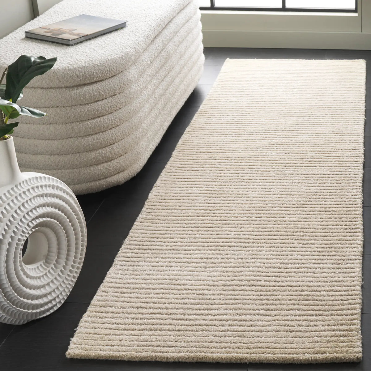 Safavieh Mirage 2'-3" x 8'-0" Rug in Ivory