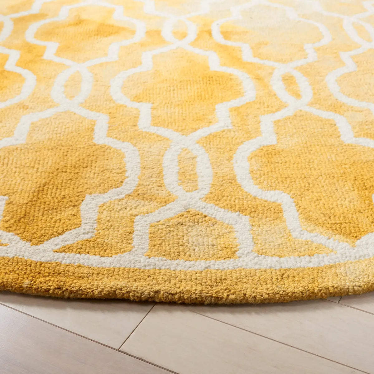 Safavieh Dip Dye 7'-0" x 7'-0" Rug in Gold / Ivory