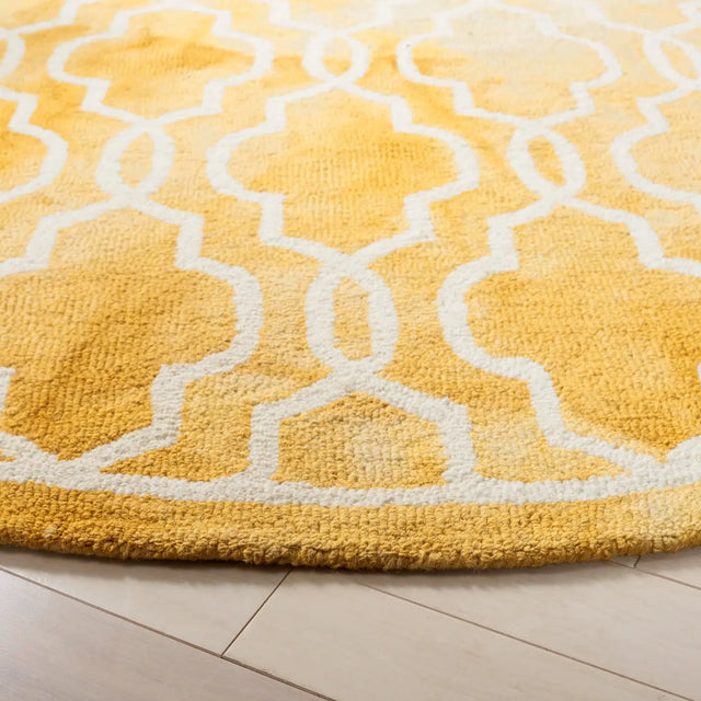 Safavieh Dip Dye 7'-0" x 7'-0" Rug in Gold / Ivory