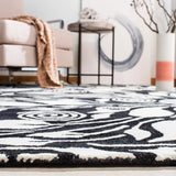 Safavieh Soho 3'-6" x 5'-6" Rug in Black / Ivory