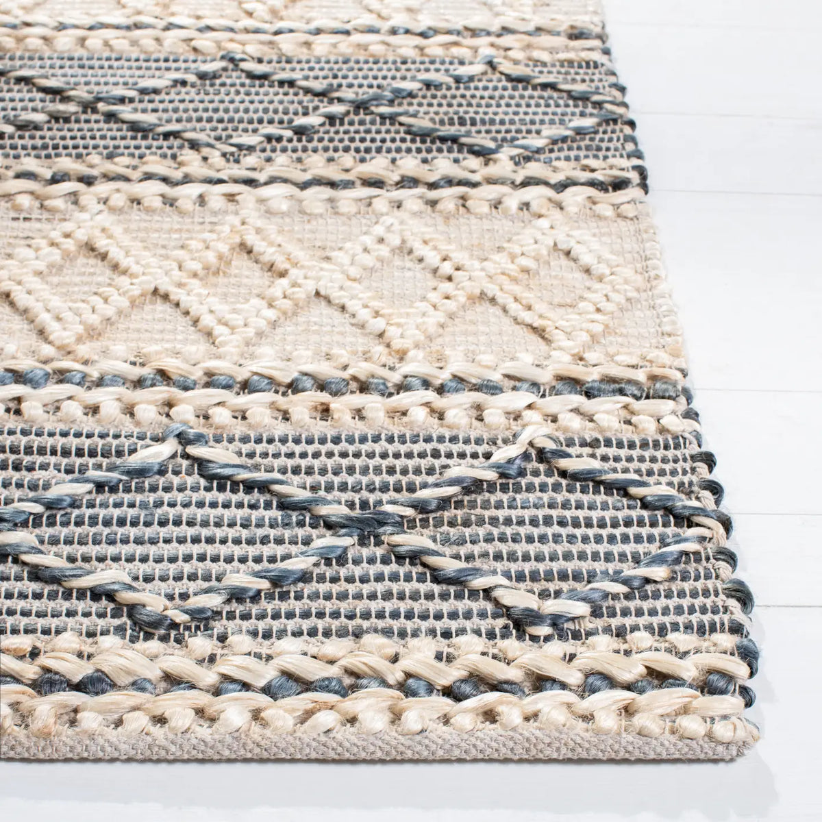 Safavieh Natural Fiber 4'-0" x 6'-0" Rug in Natural / Grey