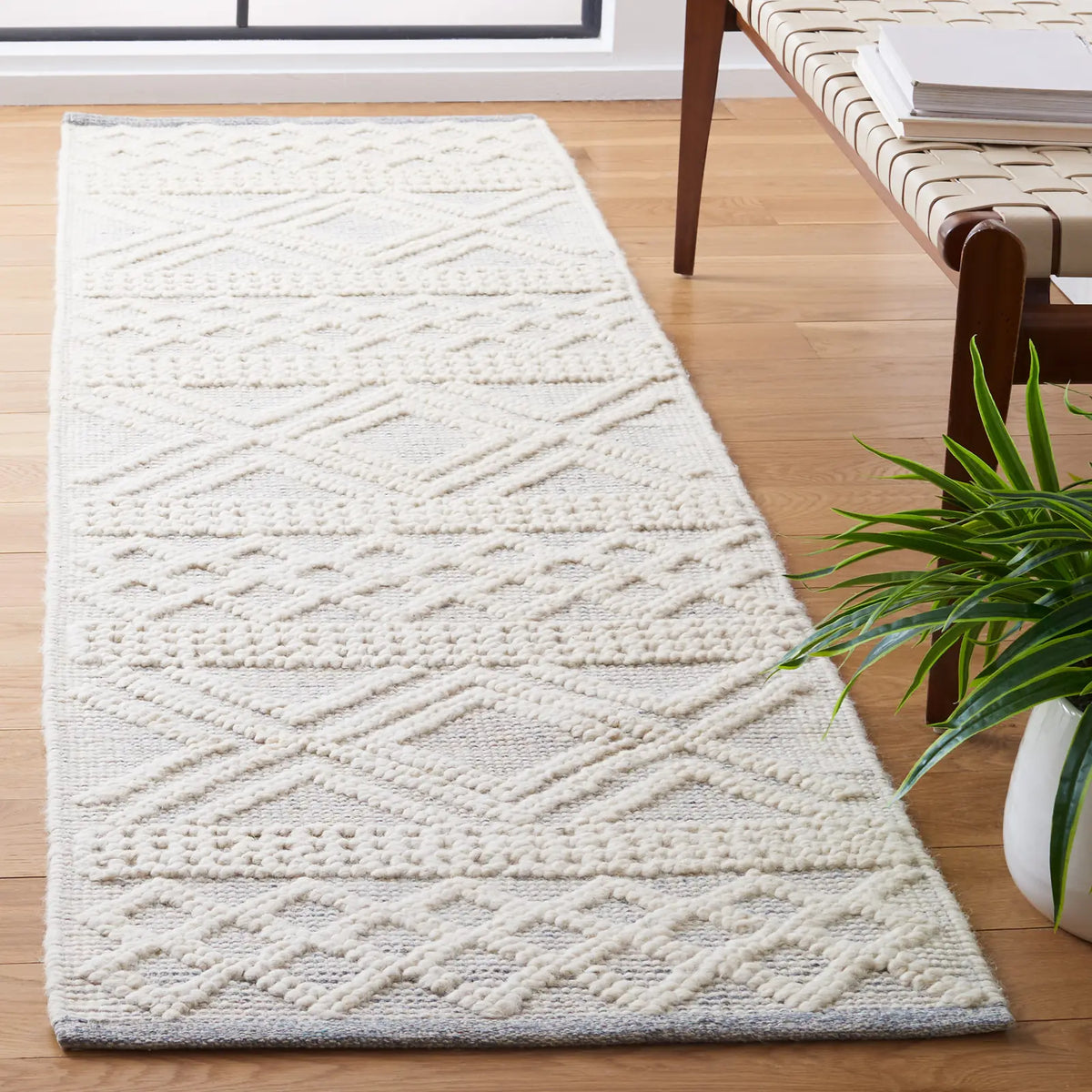 Safavieh Natura 2'-3" x 8'-0" Rug in Ivory / Blue