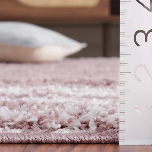 Safavieh Border & Stripe Shag 200 4'-5" x 6'-5" Rug in Pink / Ivory