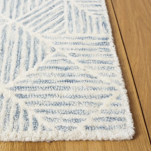 Safavieh Abstract 4'-0" x 6'-0" Rug in Grey / Ivory