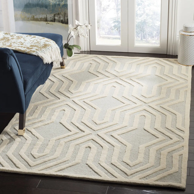 Safavieh Cambridge 5'-0" x 8'-0" Rug in Grey / Ivory