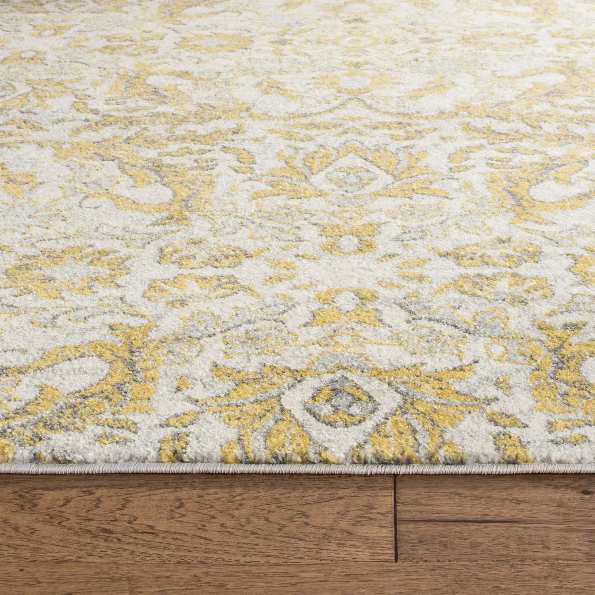 Safavieh Evoke 4'-0" x 6'-0" Rug in Ivory / Gold