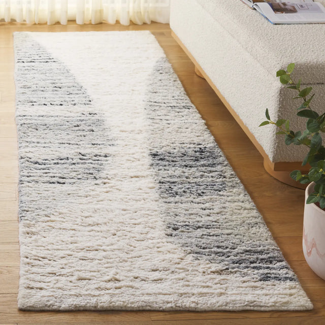 Safavieh Vermont 2'-3" x 8'-0" Rug in Ivory / Grey
