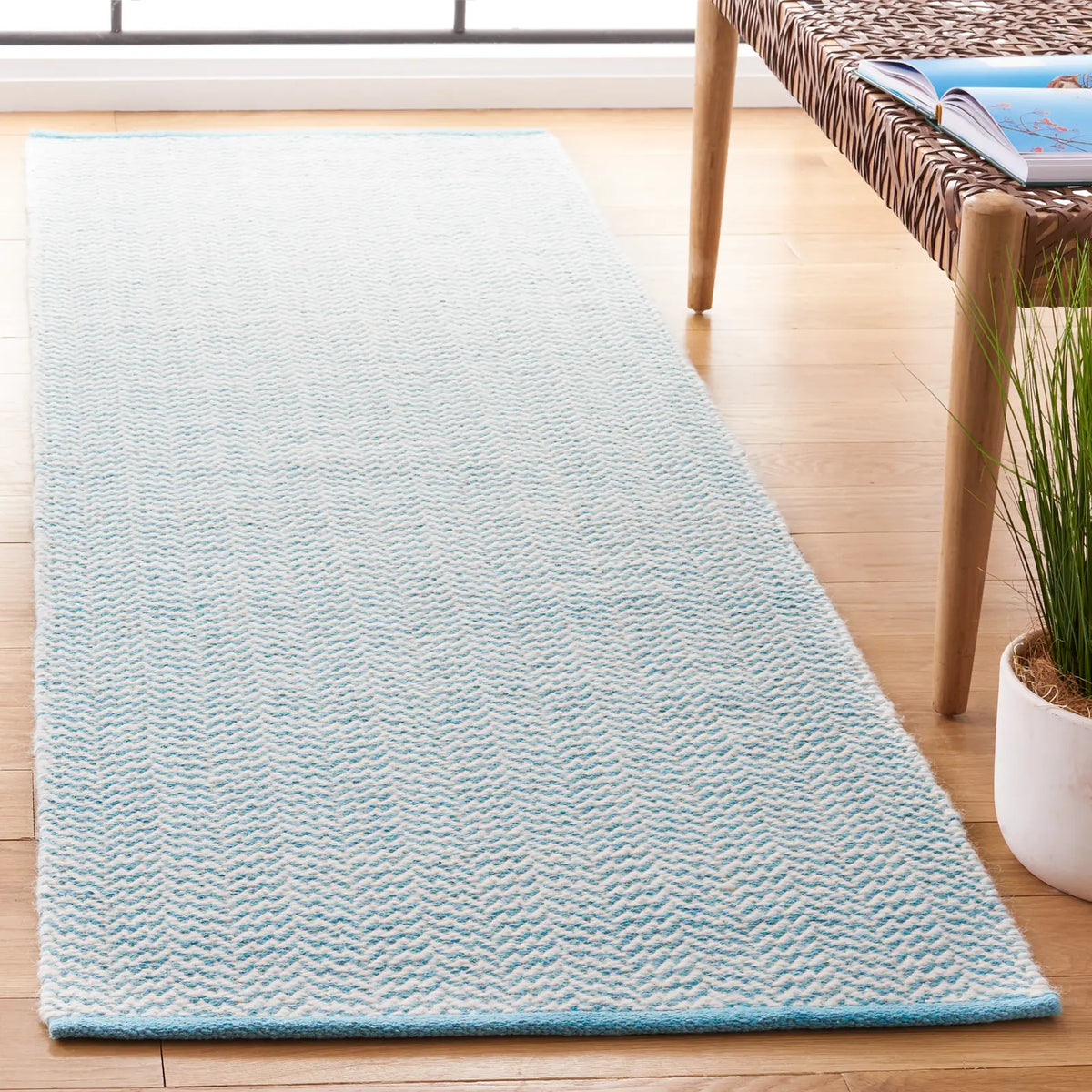 Safavieh Vermont 2'-3" x 8'-0" Rug in Teal / Ivory