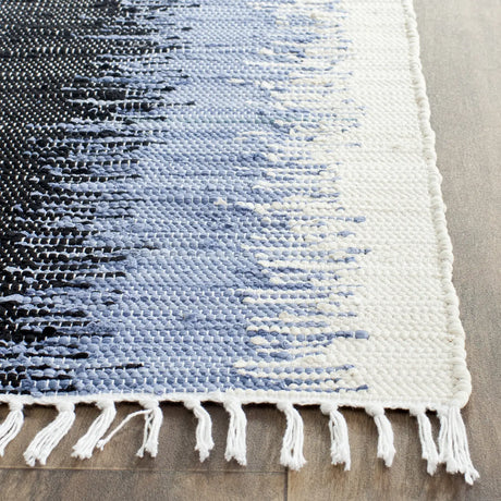 Safavieh Montauk 2'-3" x 6'-0" Rug in Grey / Black